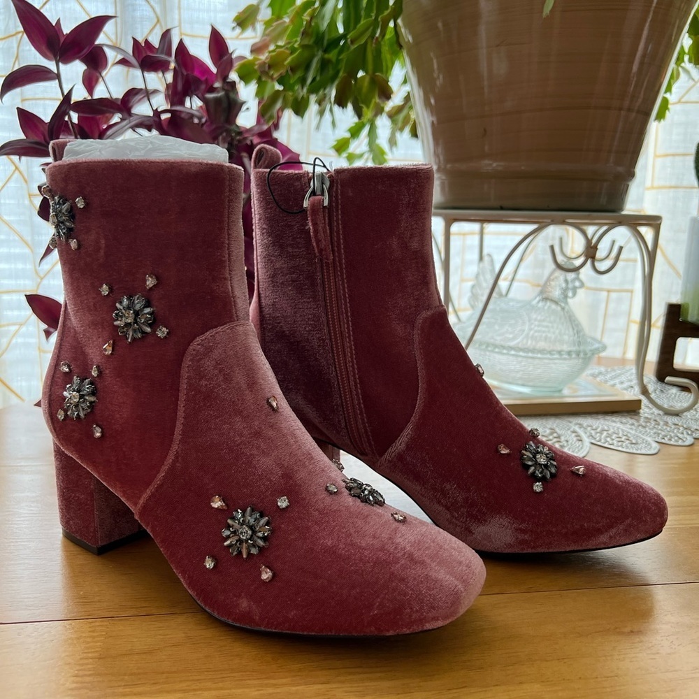 Who What Wear Velvet Heeled Boots - Picture 2 of 4